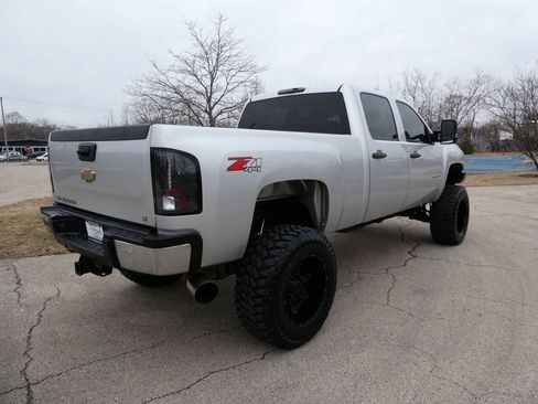 Used 2011 Chevrolet Silverado 2500 LT w/ Interior Plus Package AWD/4WD image 5