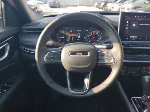 Used 2025 Jeep Compass Trailhawk AWD/4WD image 22