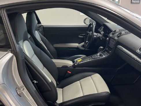 Used 2019 Porsche 718 Cayman image 4