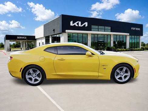 Used 2017 Chevrolet Camaro LT RWD image 4