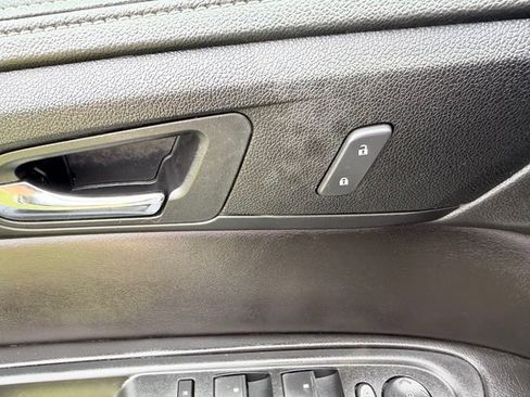 Used 2017 Chevrolet Traverse LT FWD image 16