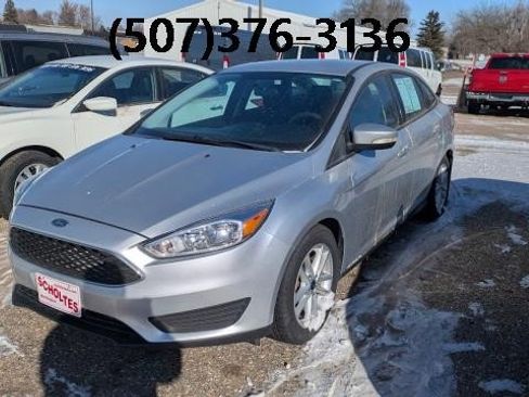 Used 2015 Ford Focus SE image 1