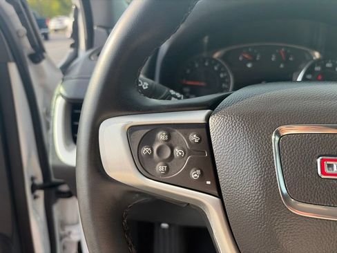 Used 2024 GMC Terrain SLT AWD/4WD image 18