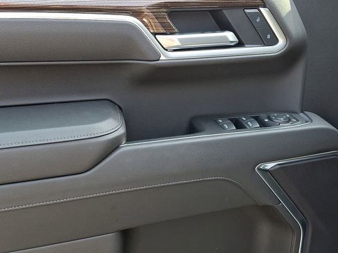 Used 2025 Chevrolet Silverado 1500 LT image 12