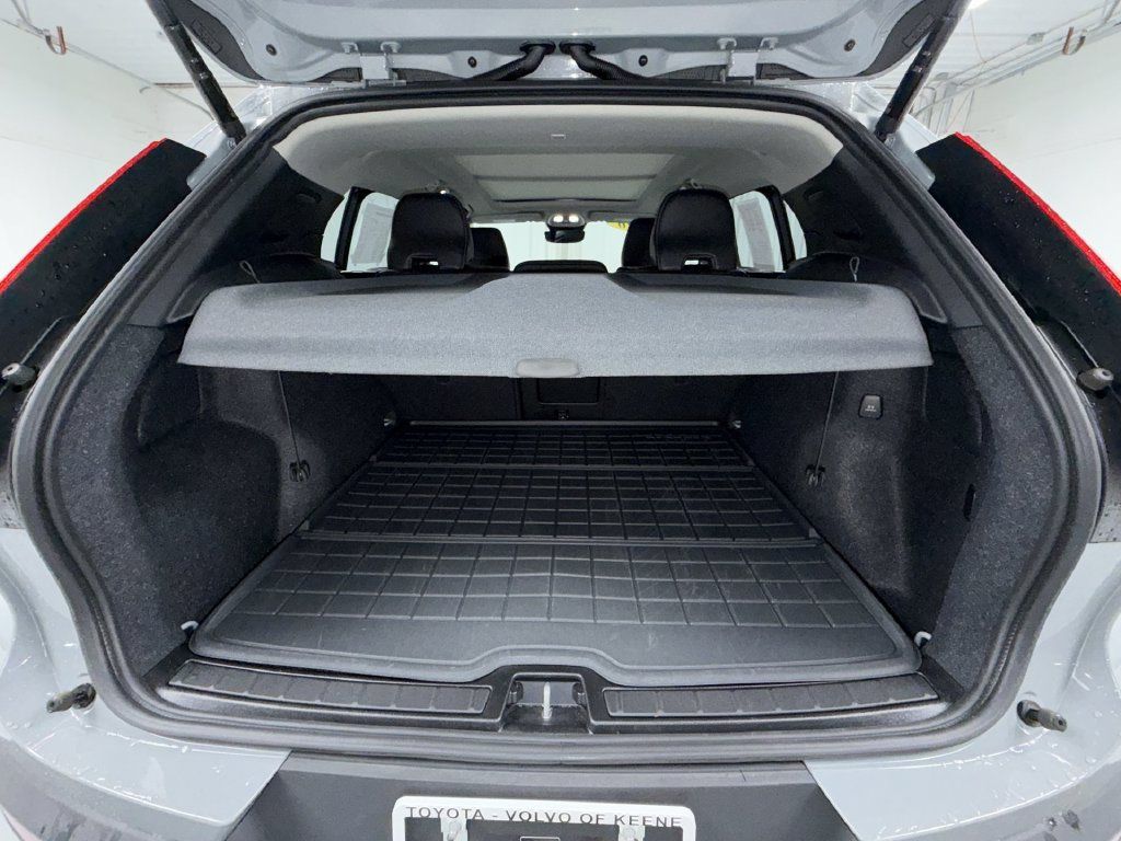 Used 2026 Volvo XC40 B5 Plus w/ Protection Package Premier AWD/4WD image 16