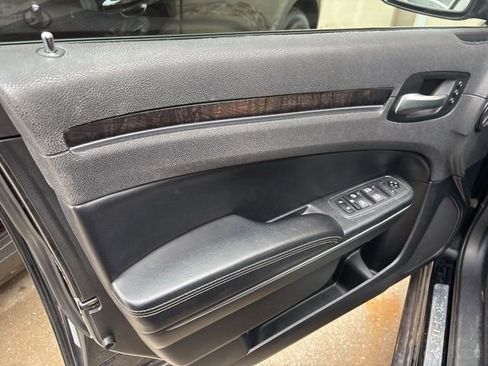 Used 2017 Chrysler 300 C image 17