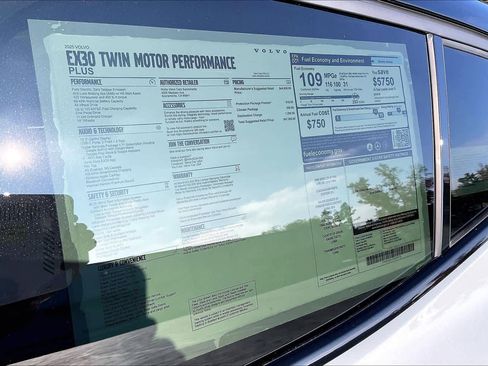 New 2025 Volvo EX30 Plus w/ Protection Package Premier image 37