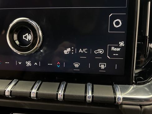 Used 2025 GMC Yukon Denali image 48