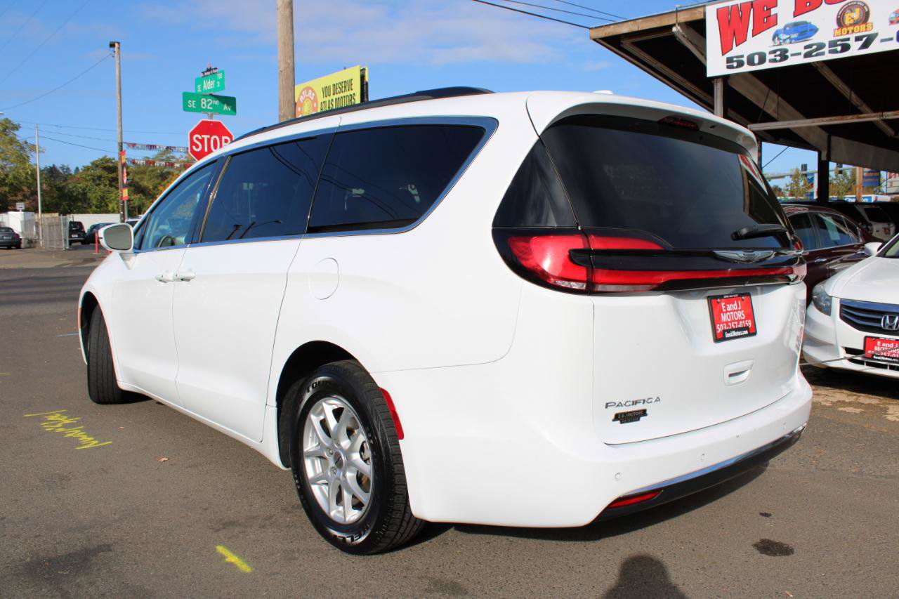 Used 2022 Chrysler Pacifica Touring-L FWD image 5