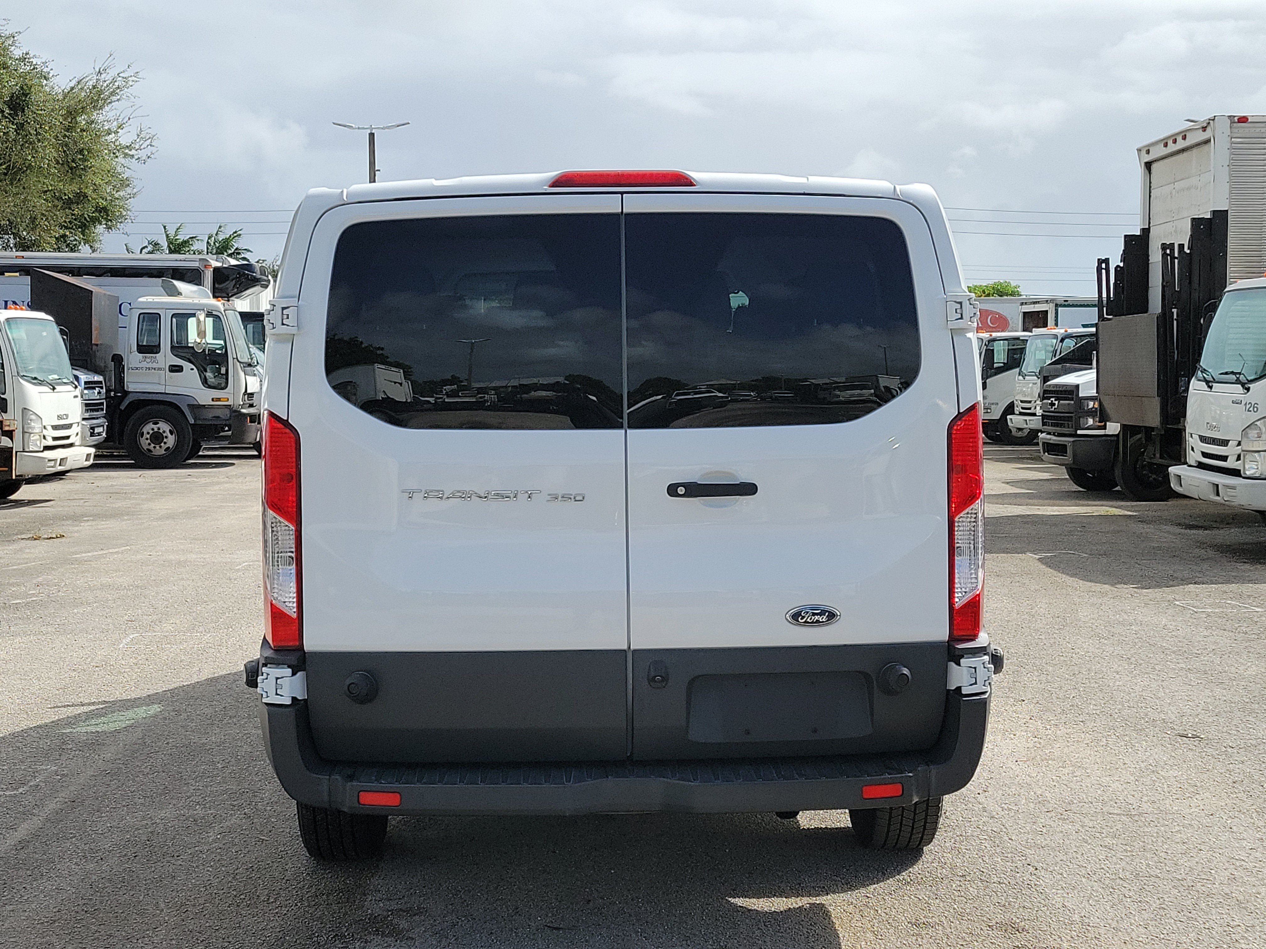 Used 2018 Ford Transit 350 XL RWD image 4