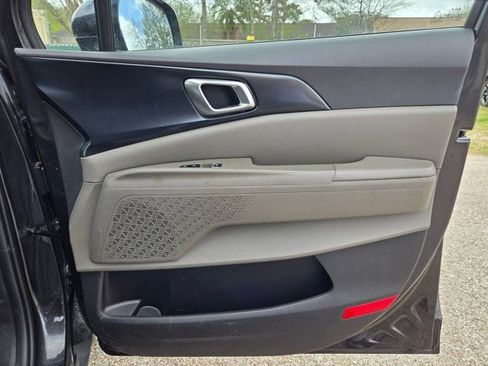 Used 2025 Kia Carnival image 27