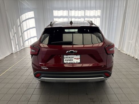 Used 2025 Chevrolet Trax LT w/ Driver Confidence Package image 5