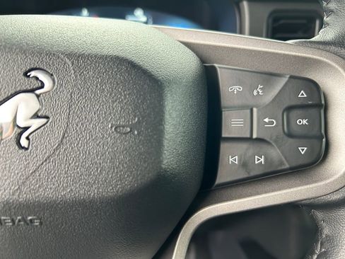 Used 2025 Ford Bronco Badlands image 18