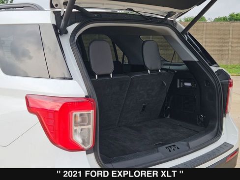 Used 2021 Ford Explorer XLT w/ Equipment Group 202A RWD image 32
