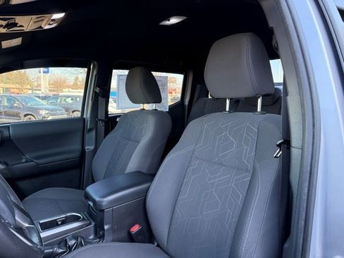 Used 2018 Toyota Tacoma TRD Off-Road image 14