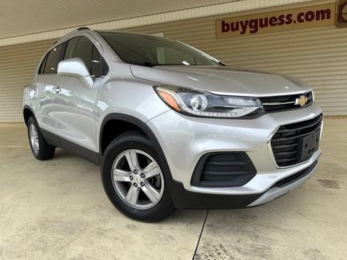 Used 2018 Chevrolet Trax LT w/ LT Convenience Package AWD/4WD image 2