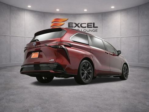 Used 2021 Toyota Sienna XSE FWD image 39