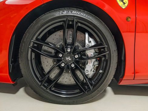 Used 2018 Ferrari 488 GTB RWD image 12