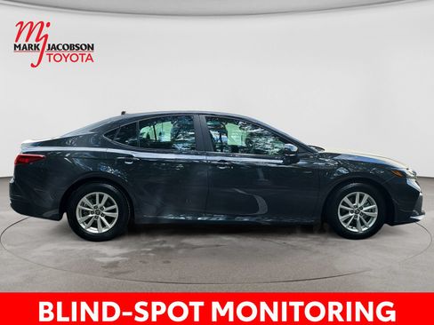 Used 2025 Toyota Camry LE w/ Convenience Package FWD image 7