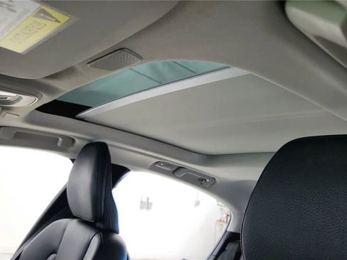 Used 2023 Volvo S60 T8 Plus image 28