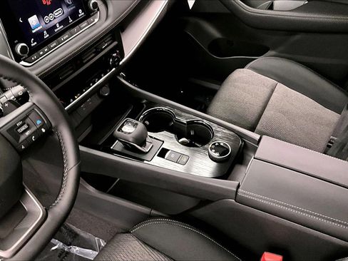 New 2026 Nissan Rogue SV AWD/4WD image 18