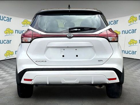 Used 2023 Nissan Kicks SR w/ SR Premium Package FWD image 5