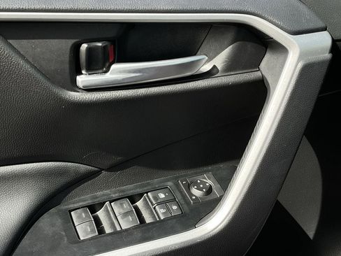 Used 2025 Toyota RAV4 XLE image 21