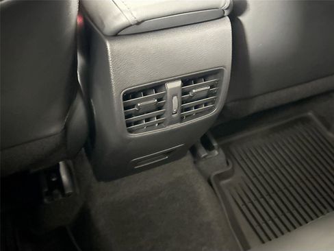 Certified 2025 Toyota Corolla Cross XSE image 33