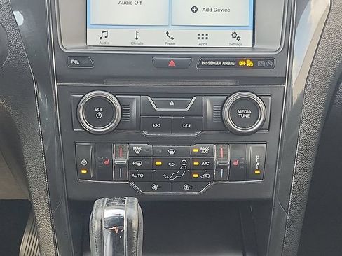 Used 2017 Ford Explorer XLT w/ Equipment Group 202A AWD/4WD image 17