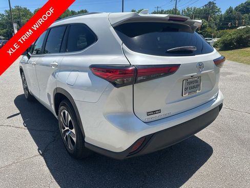 Used 2023 Toyota Highlander XLE FWD image 4