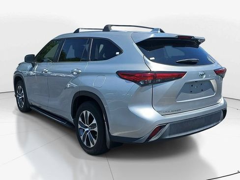 Used 2023 Toyota Highlander XLE FWD image 7