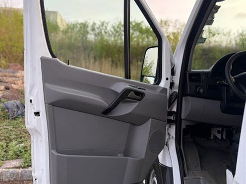 Used 2018 Mercedes-Benz Sprinter 2500 image 12