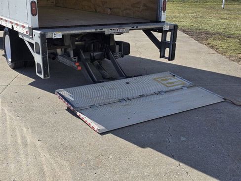 Used 2021 Isuzu NPR image 2