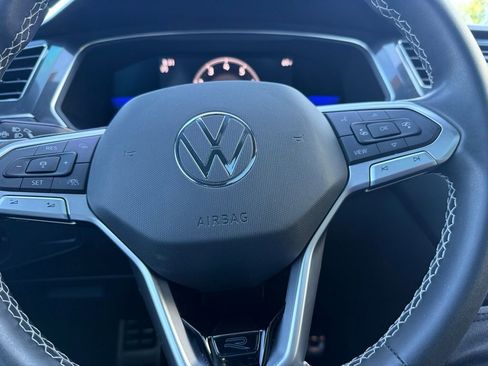 Used 2023 Volkswagen Tiguan SE R-Line image 22