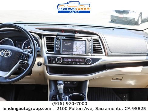 Used 2019 Toyota Highlander XLE image 11