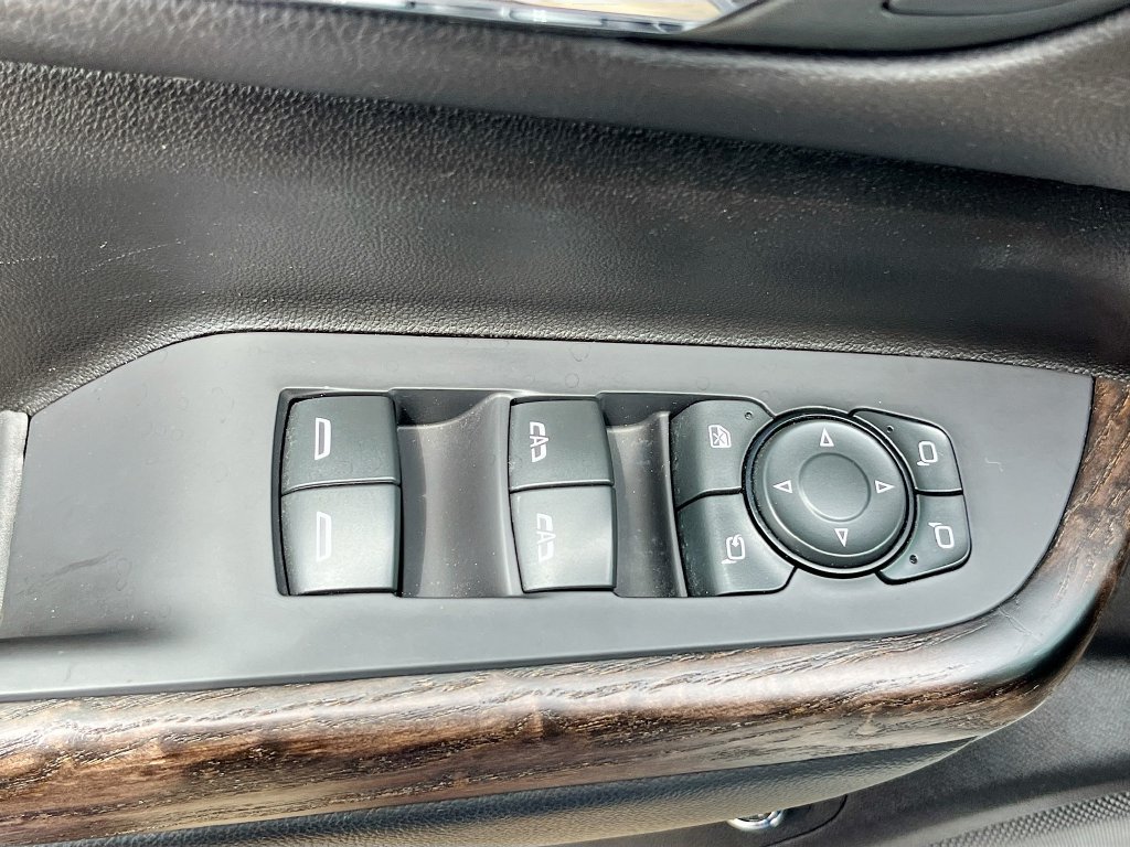 Used 2022 GMC Acadia Denali w/ Denali Ultimate Package FWD image 18
