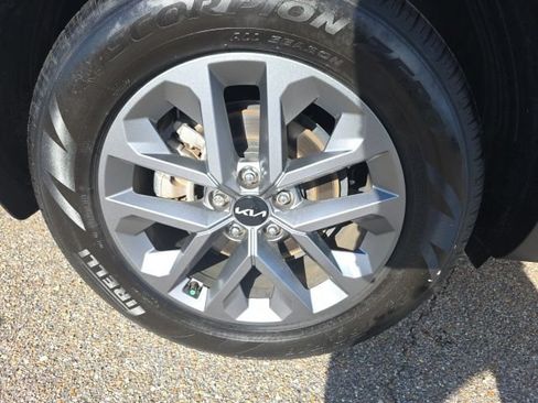 Used 2024 Kia Telluride LX FWD image 25