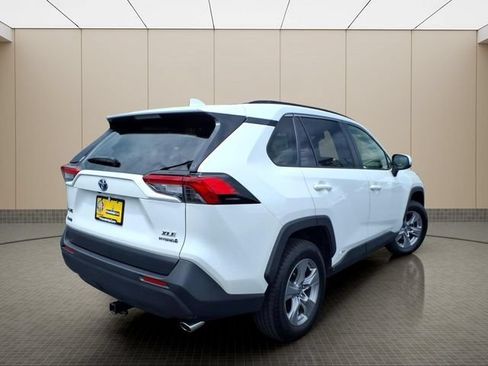 Used 2022 Toyota RAV4 XLE AWD/4WD image 6