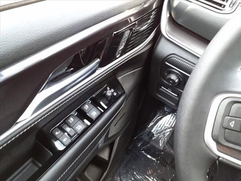 New 2024 Jeep Wagoneer 4WD w/ HD Trailer Tow Package image 15