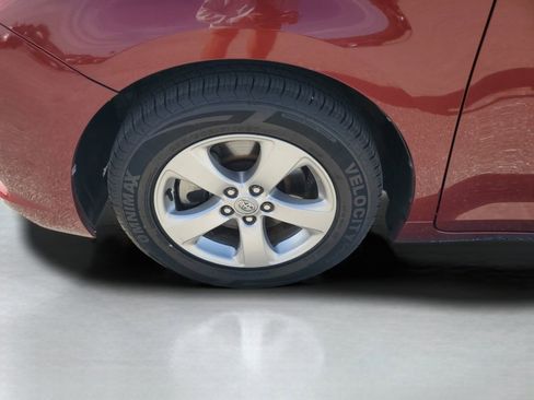 Used 2013 Toyota Sienna LE w/ Towing Pkg image 10