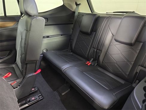 Used 2025 Volkswagen Atlas SE image 13