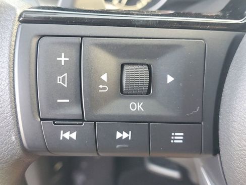 Used 2023 Nissan Rogue SV image 26