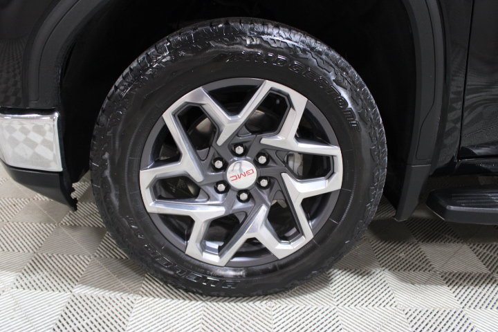 Used 2025 GMC Sierra 1500 SLT w/ SLT Premium Plus Package AWD/4WD image 43