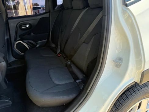 Used 2016 Jeep Renegade Latitude AWD/4WD image 31