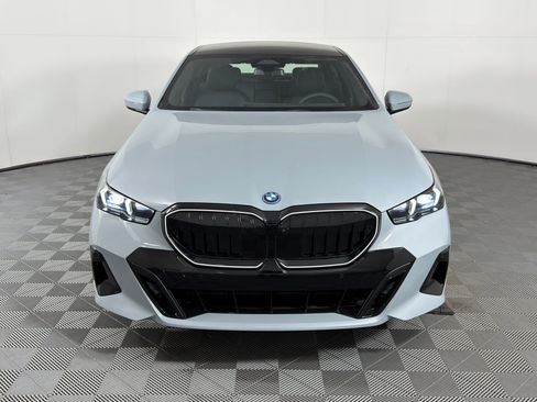 New 2026 BMW 550e xDrive image 5