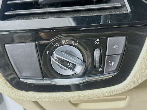 Used 2023 BMW 530e w/ Premium Package image 17