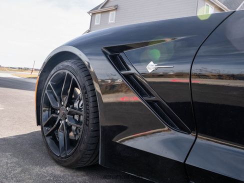 Used 2018 Chevrolet Corvette Stingray Coupe w/ 1LT image 39