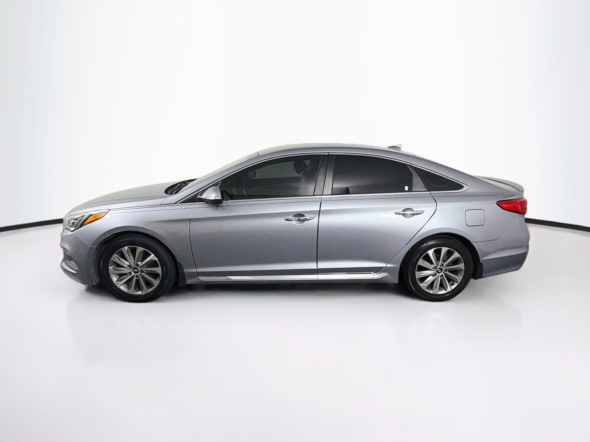 Used 2016 Hyundai Sonata Sport w/ Option Group 02 FWD image 4