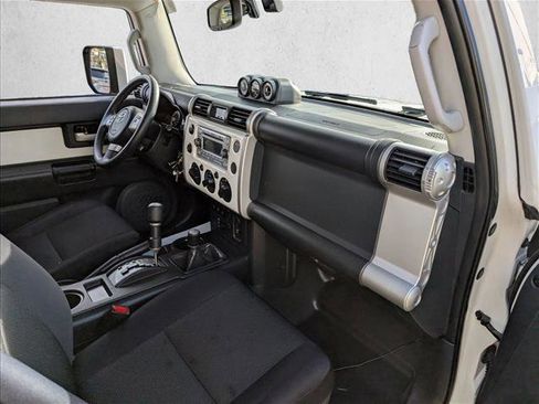 Used 2014 Toyota FJ Cruiser 4WD image 18