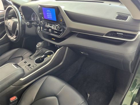 Used 2024 Toyota Highlander LE image 15